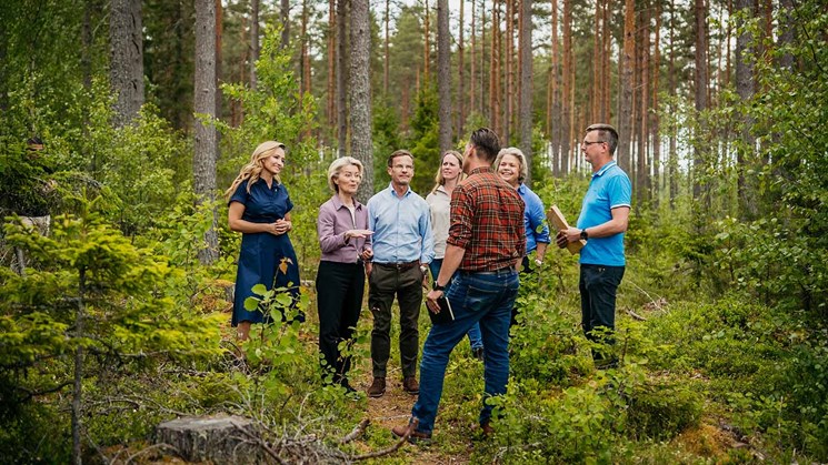 Ursula von der Leyen på besök i svenska skogen