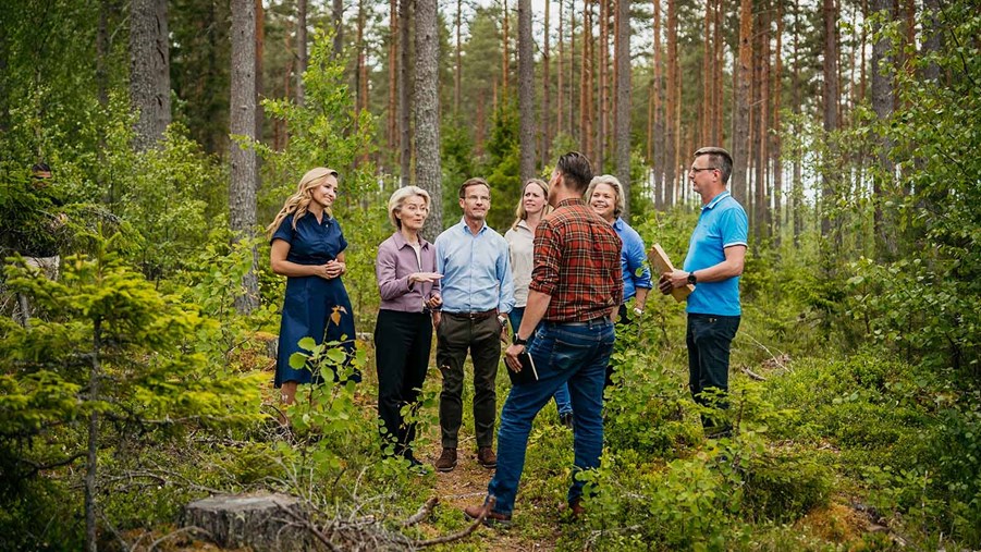 Ursula von der Leyen på besök i svenska skogen