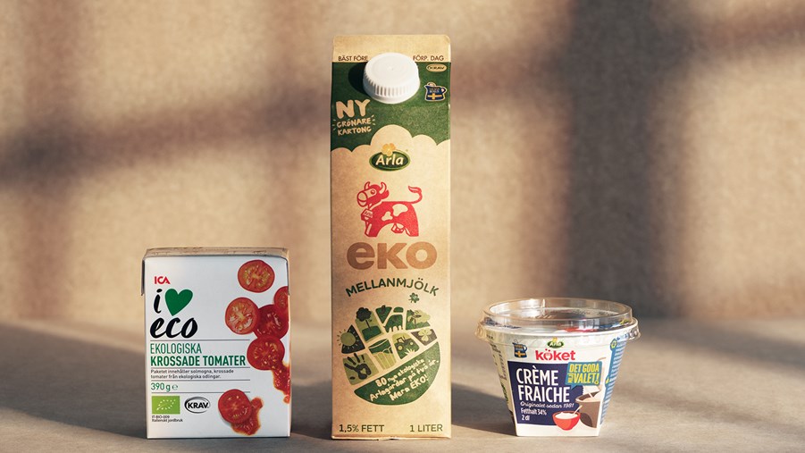 mat i tre olika pappersförpackningar